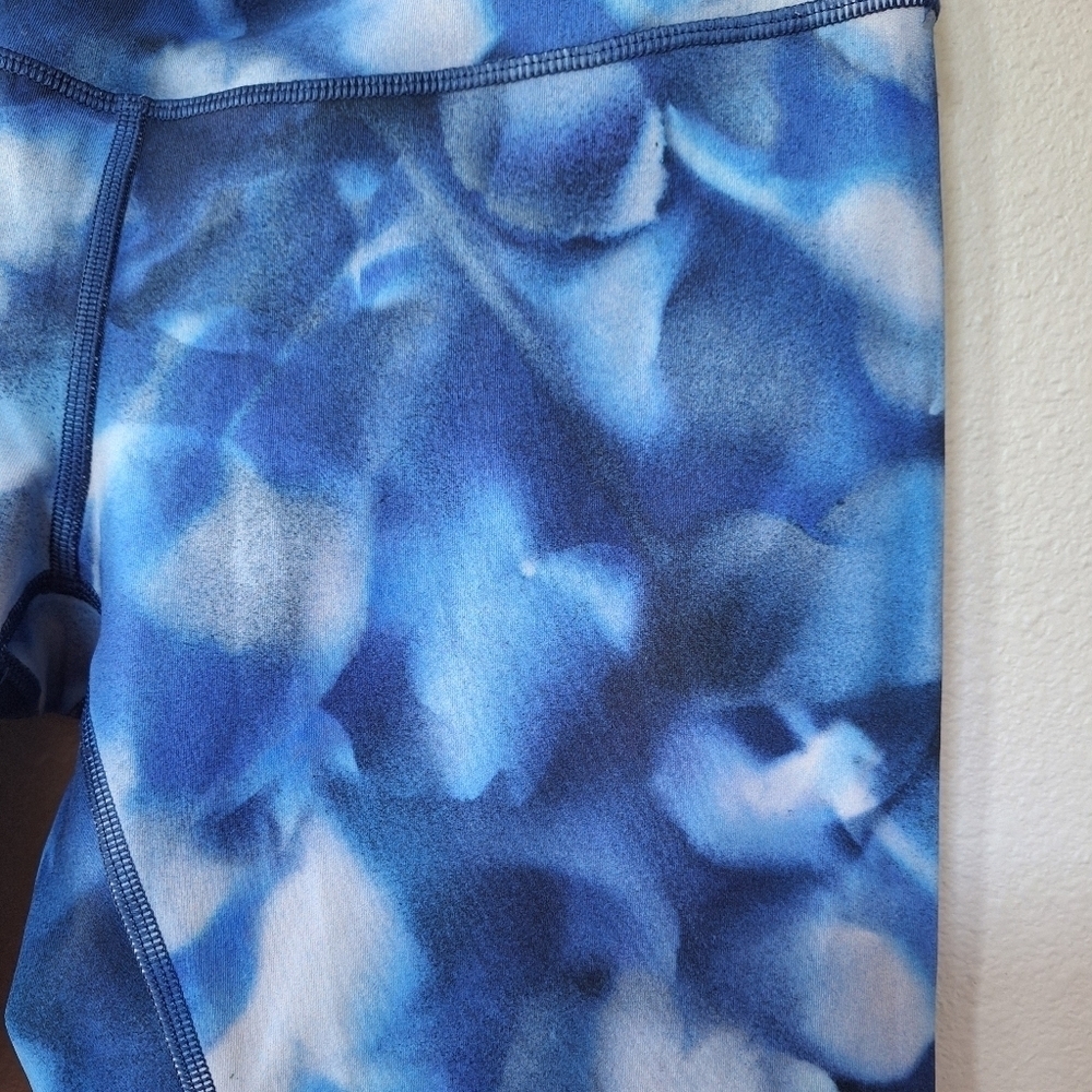 Lululemon Wunder Under Leggings. Womens size 6 - Picture 3 of 5